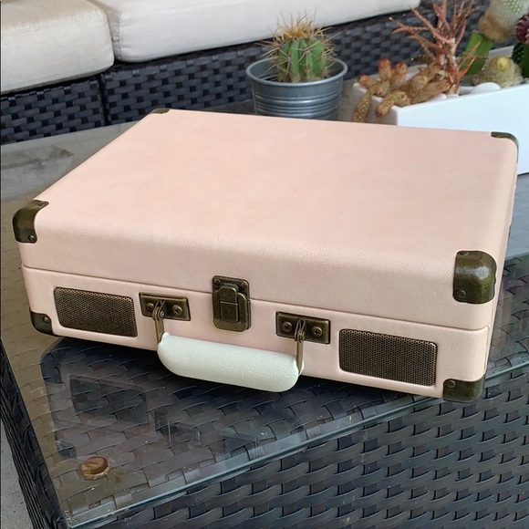 original pink Crosley record player. - Picture 1 of 4